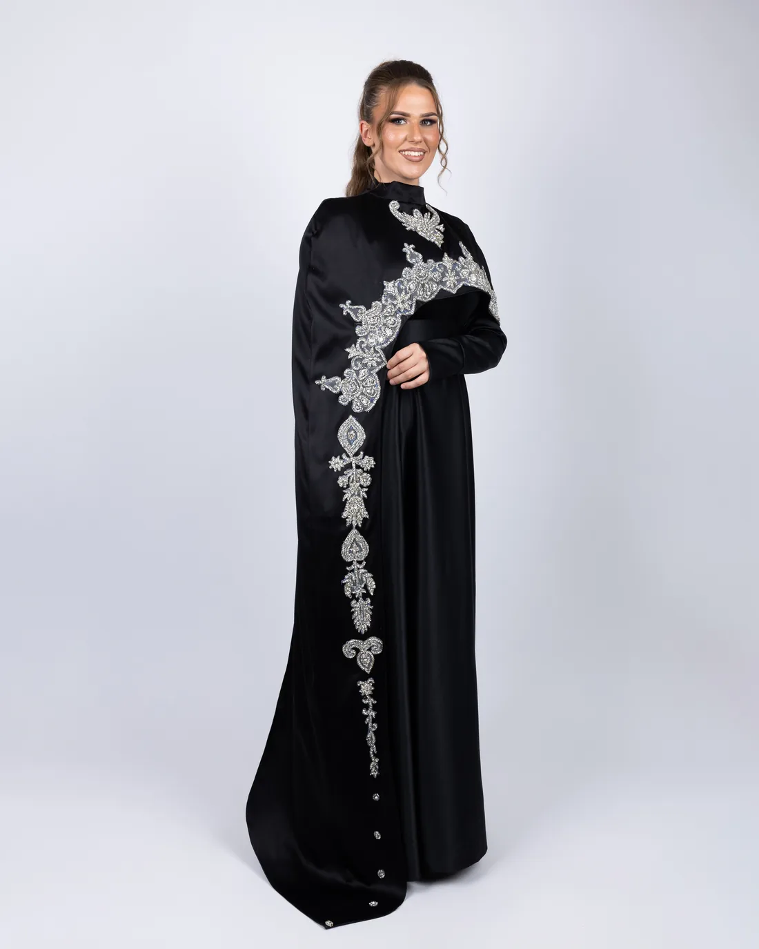 Haljina sa dugim ogrtačem na jednom ramenu✨ — Džana Style haljina
