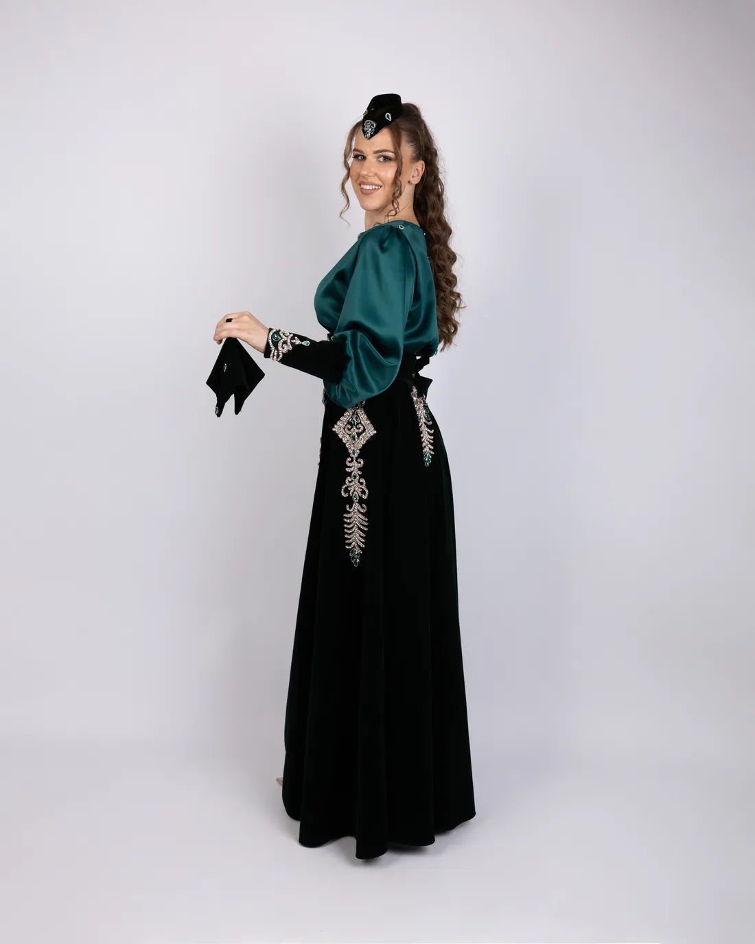Kadifa suknja s’ kristlima,košuljica od satena✨ — Džana Style haljina